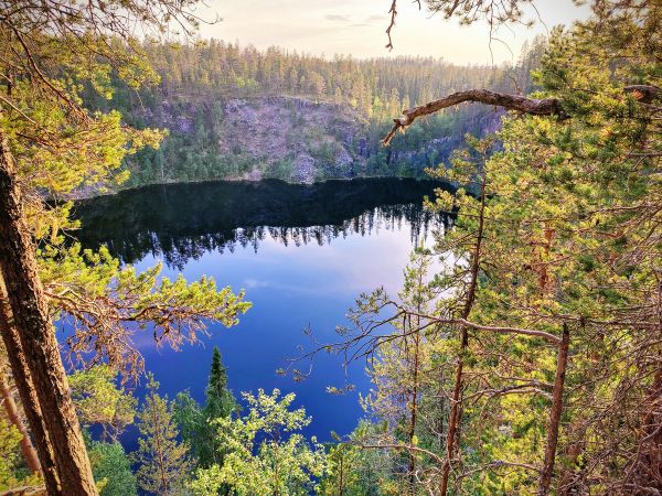 Shamanistinen luontoretriitti Lappi kuva Pakassaivolta