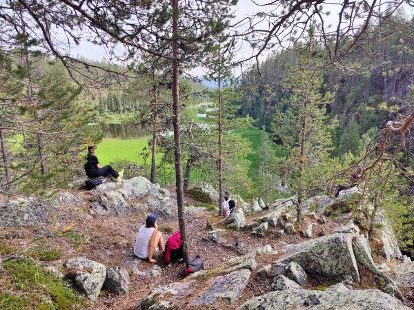 Shamanistinen luontoretriitti lappi - levähdyspaikalla